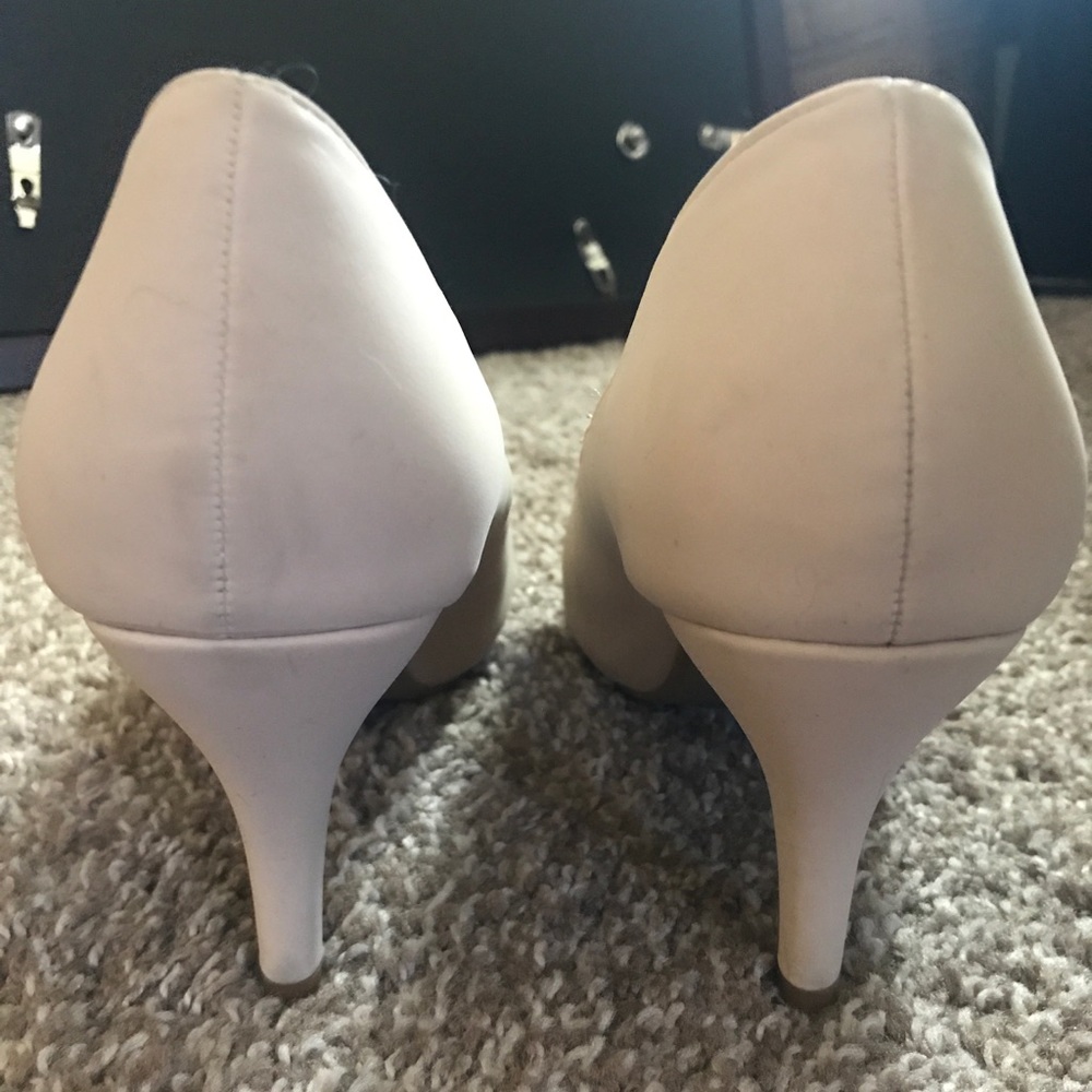 Dream Pairs Cream Heels - Picture 4 of 8